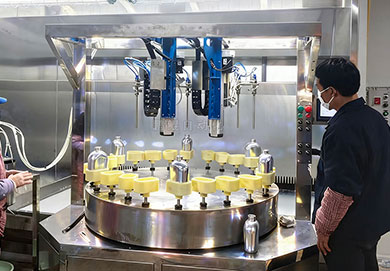 鹏鲲军壶圆盘喷漆机1