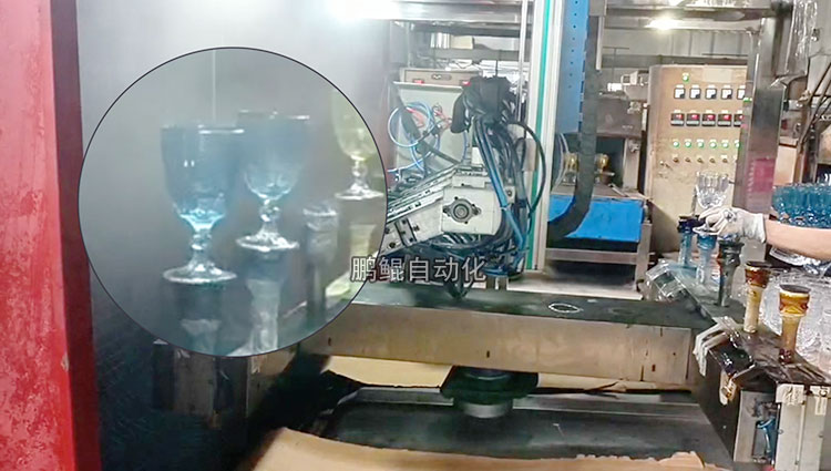 玻璃高脚杯如何在喷涂设备上稳如泰山？