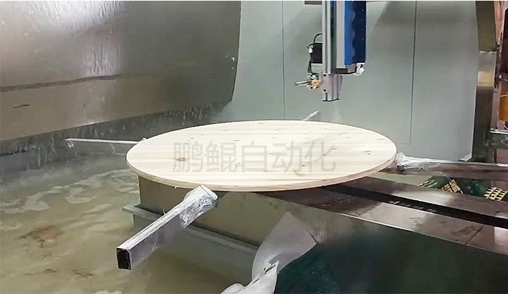 如何利用餐桌喷漆机避免流挂？鹏鲲详解餐桌底漆面漆厚度控制。