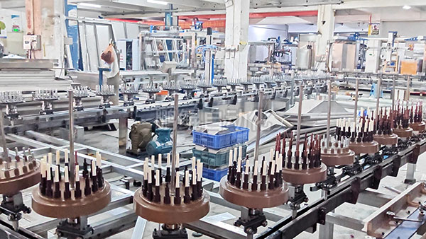 浙江笔杆刷三涂三烤自动抓取喷漆流水线