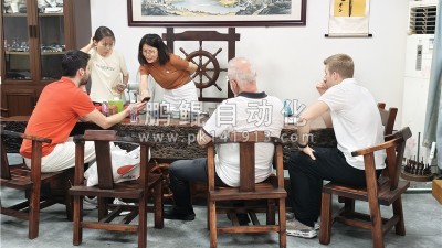 海外客户到访鹏鲲 考察设备并达成合作