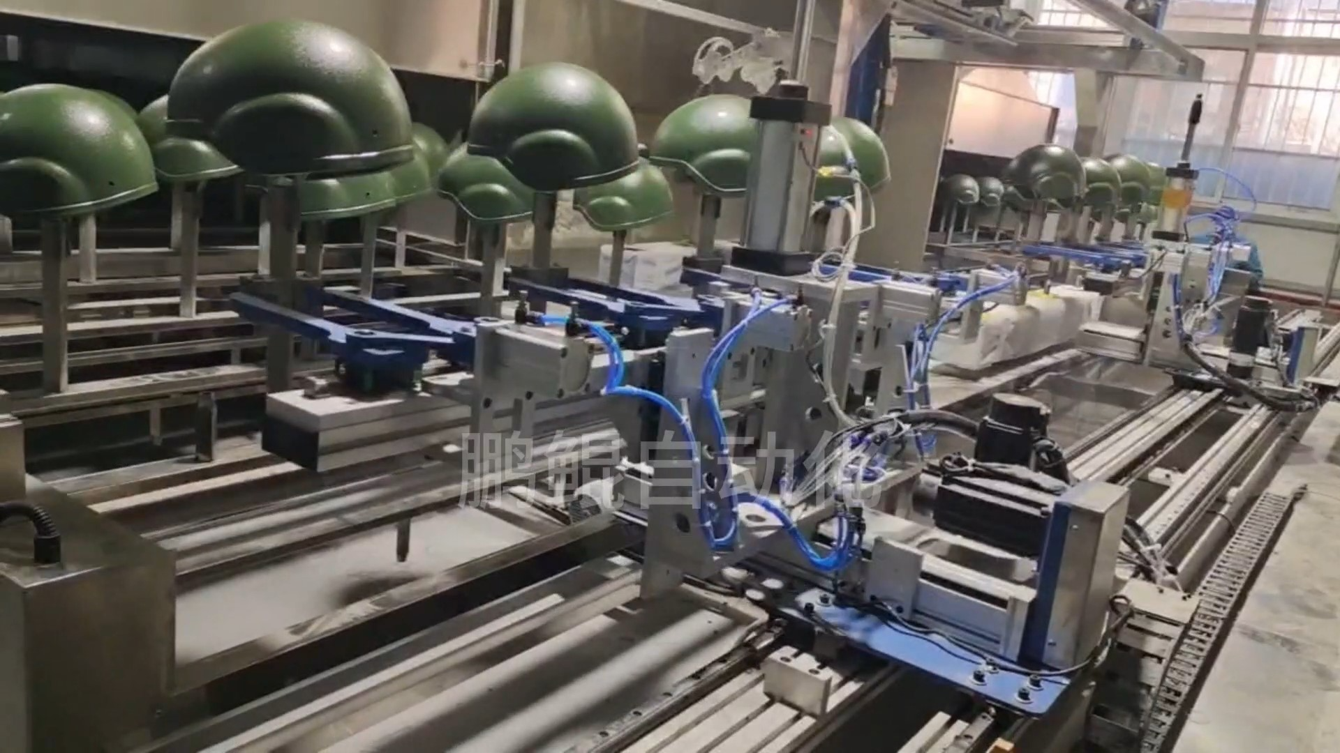 军盔喷漆机自动抓取上下料