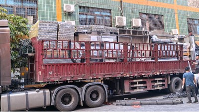 笔杆刷喷涂线经过质检无误，奔赴浙江生产基地