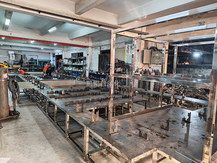 笔杆二涂二烤车间生产