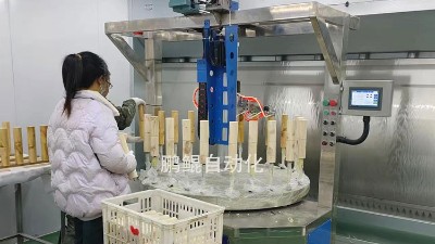 如何利用鹏鲲木质品扶手喷漆机提高50%喷漆效率？