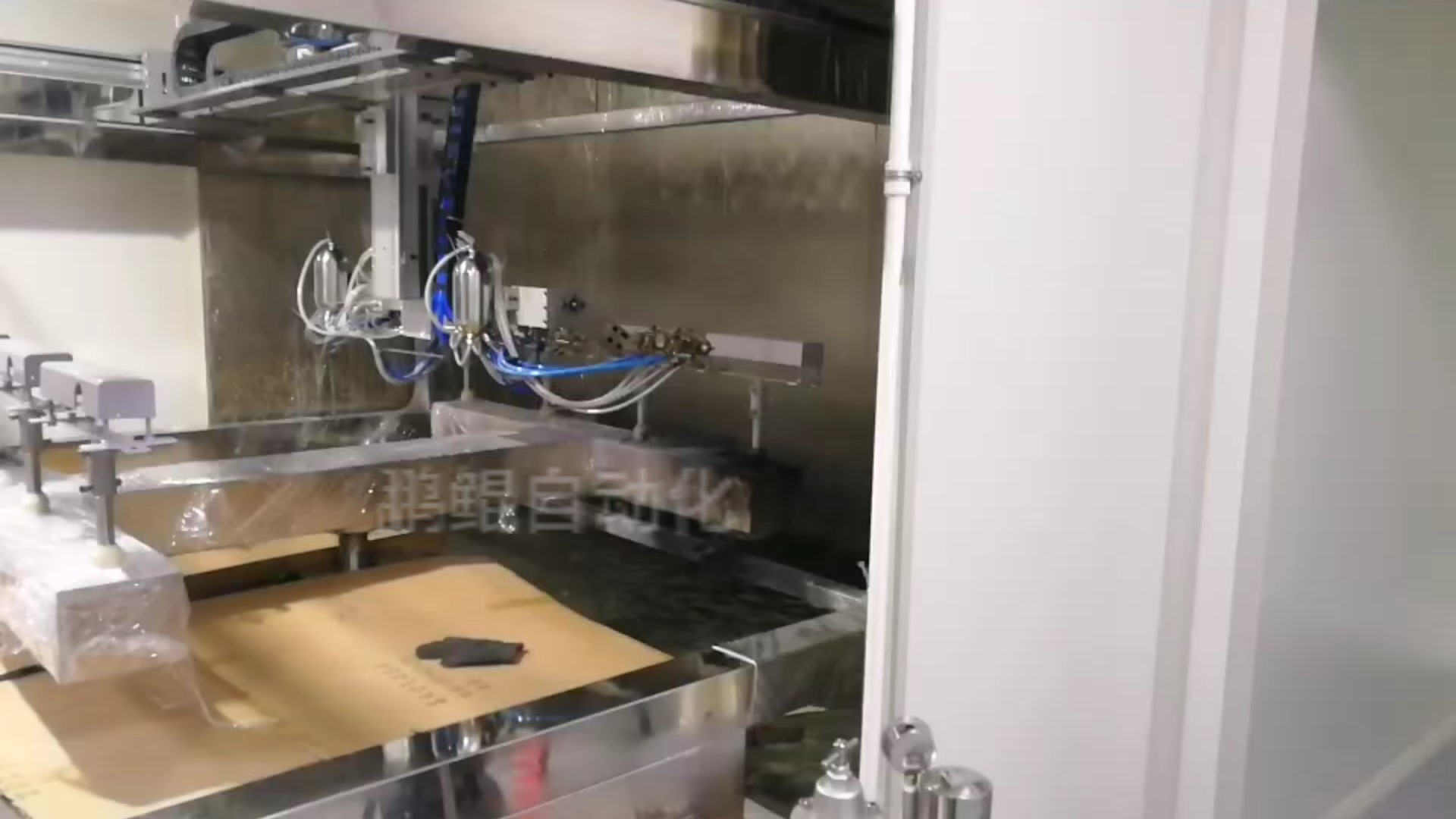 浙江温州铁盒自动喷漆机