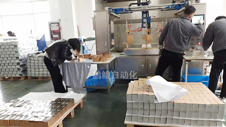 书籍刊物喷漆机与传统方法的价格差异是多少？