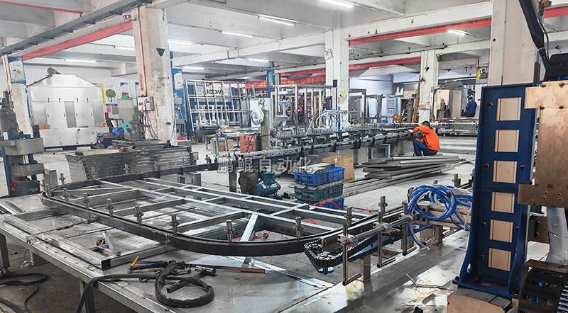 笔杆喷烤线生产中