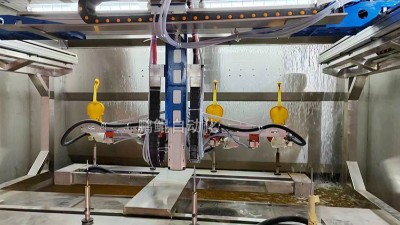 鹏鲲3枪8轴仿喷工机器人为何赢得客户青睐？