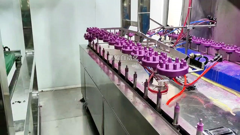 鹏鲲1出10塑胶件自动喷涂线配套自动抓取上下料