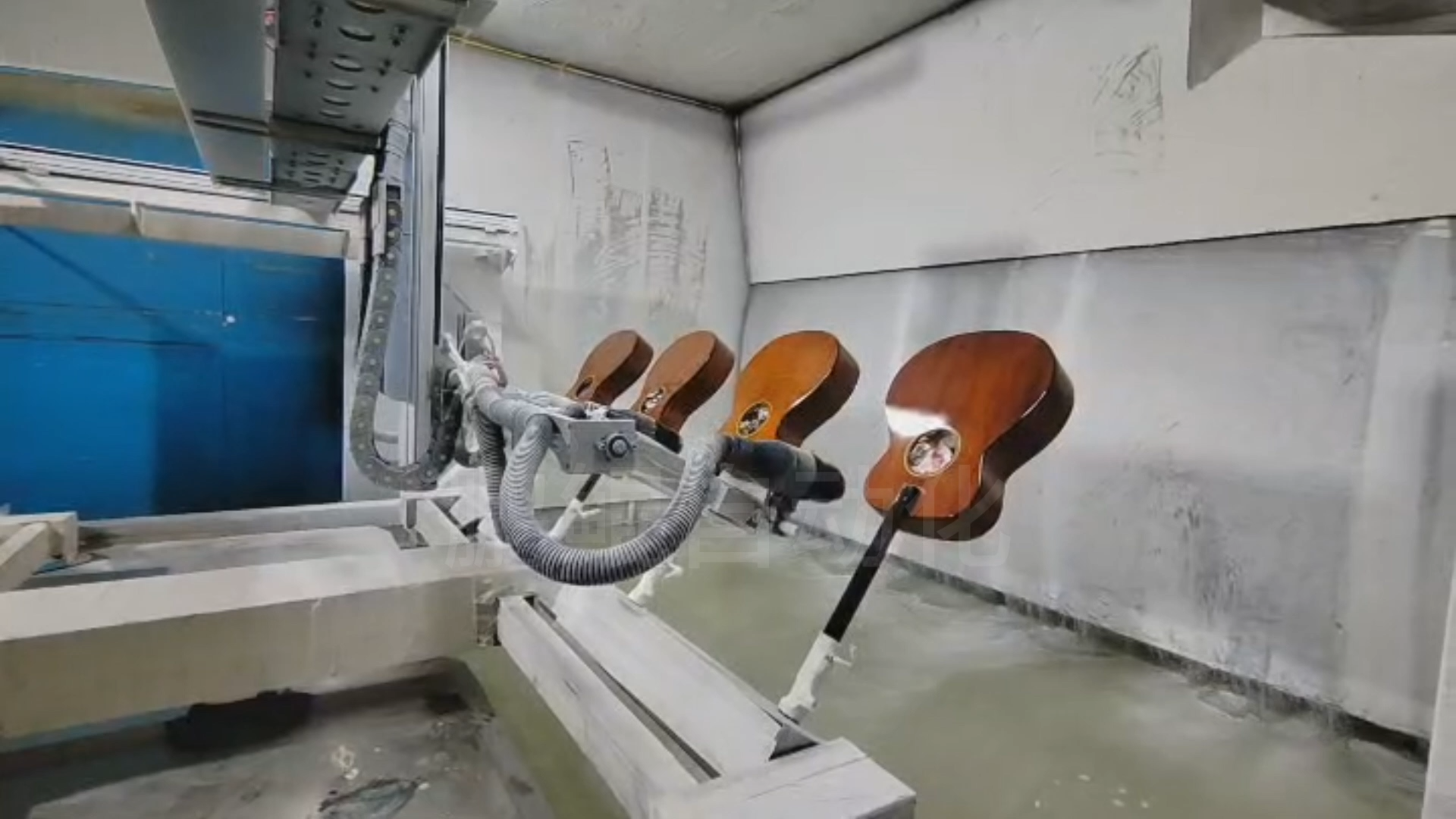 广州8轴4工位吉他自动喷漆机