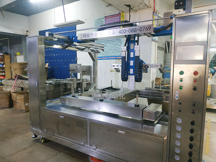 鹏鲲3枪8轴仿喷工机器人