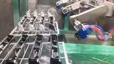 智能喷漆机如何解决汽车配件复杂喷涂难题？