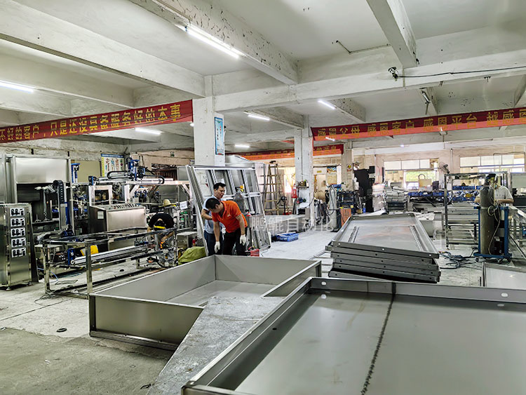 鹏鲲喷涂设备厂家-生产车间