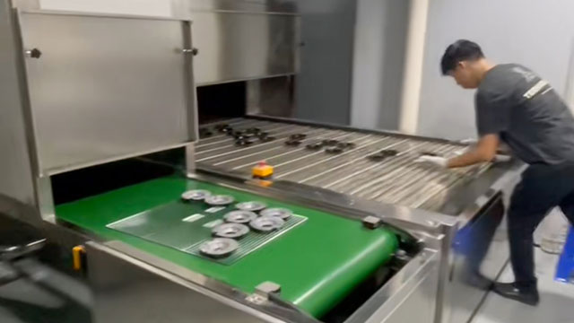 鹏鲲8轴五金配件喷漆机配套烘烤隧道炉