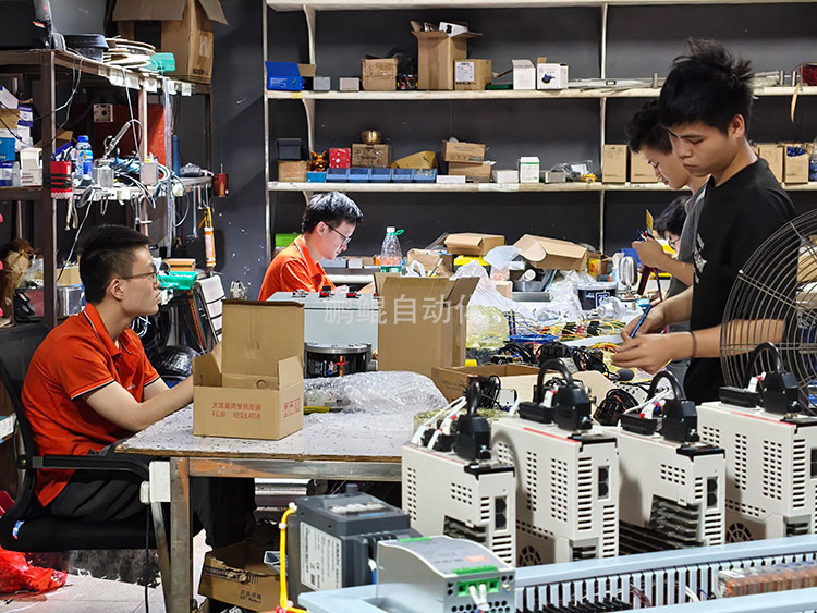 电控房技术人员