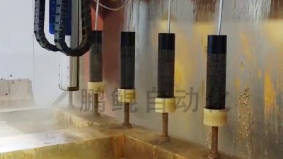 怎样用自动化灯具喷涂设备确保复杂镂空灯具的涂层均匀厚度？